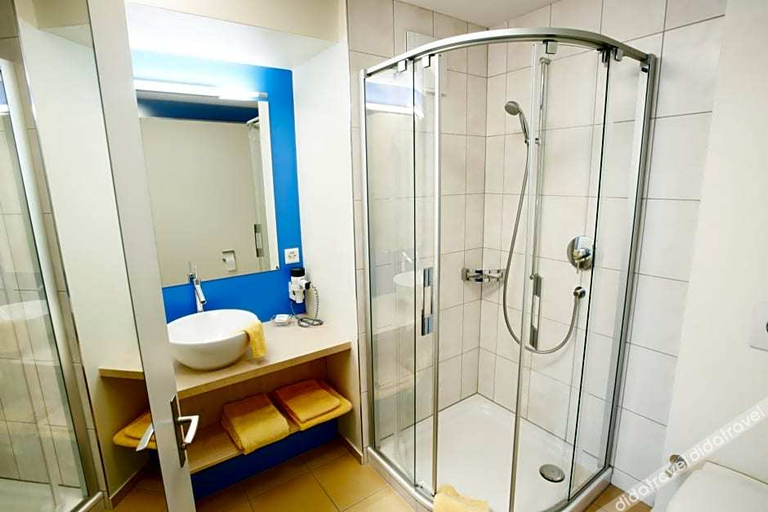 Bathroom 3, Hotel Kreuz, Luzern