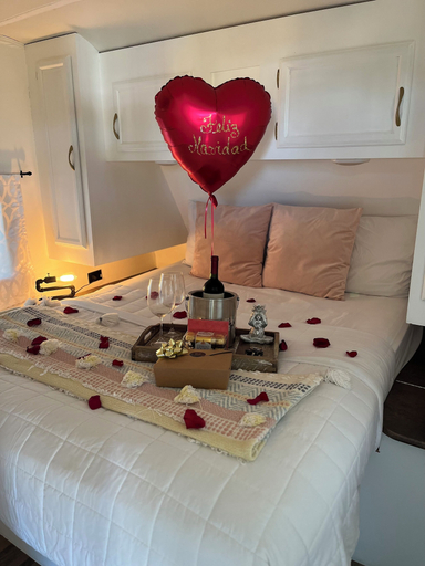 Bedroom, El Camper with private pool