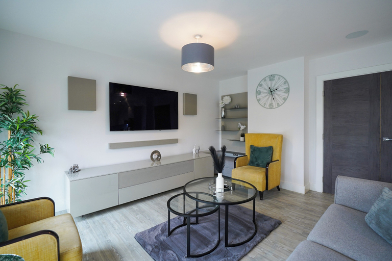 Others 4, Serenity by the Water 3 bedroom London, London