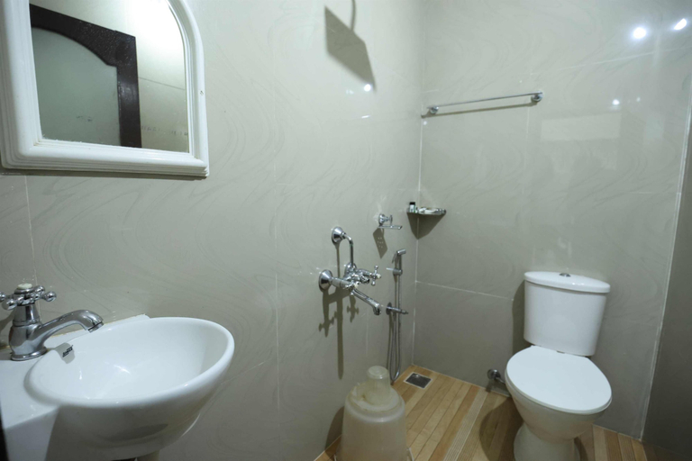 Bathroom 5, Lazo Golden Valley Resort, Idukki