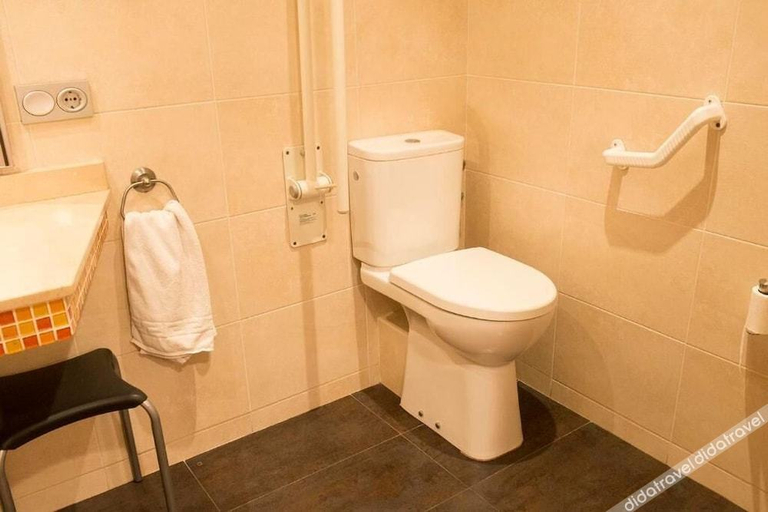 Bathroom 4, Pensión Aia, Guipúzcoa