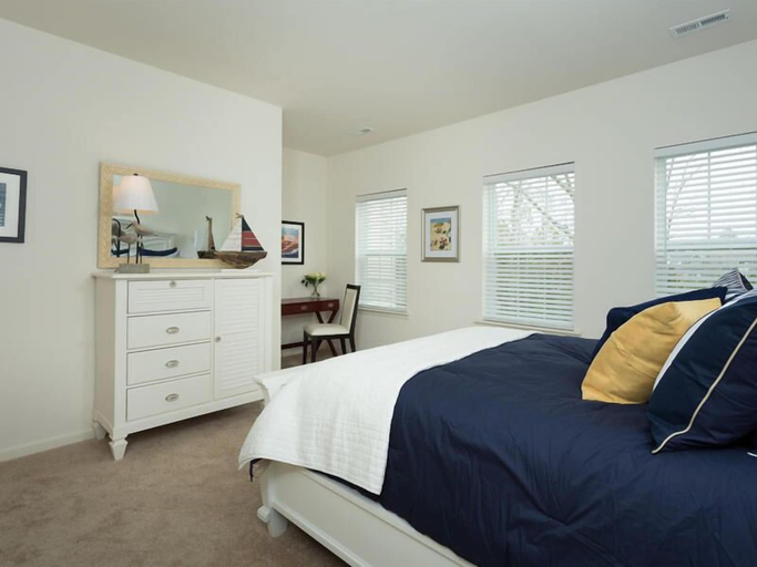Bedroom 2, Kennet Lane 20087, Sussex