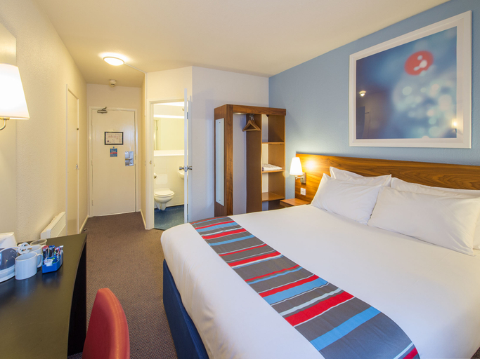 Bedroom 2, Travelodge Manchester Sportcity, Tameside