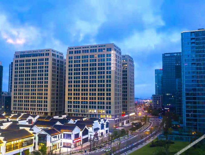Exterior & Views