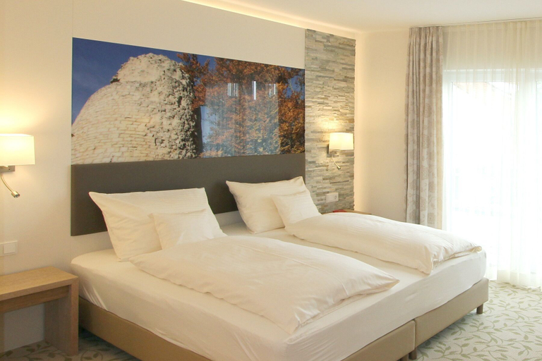 Bedroom 2, Landgasthof Hotel Sonne Röttingen, Ostalbkreis