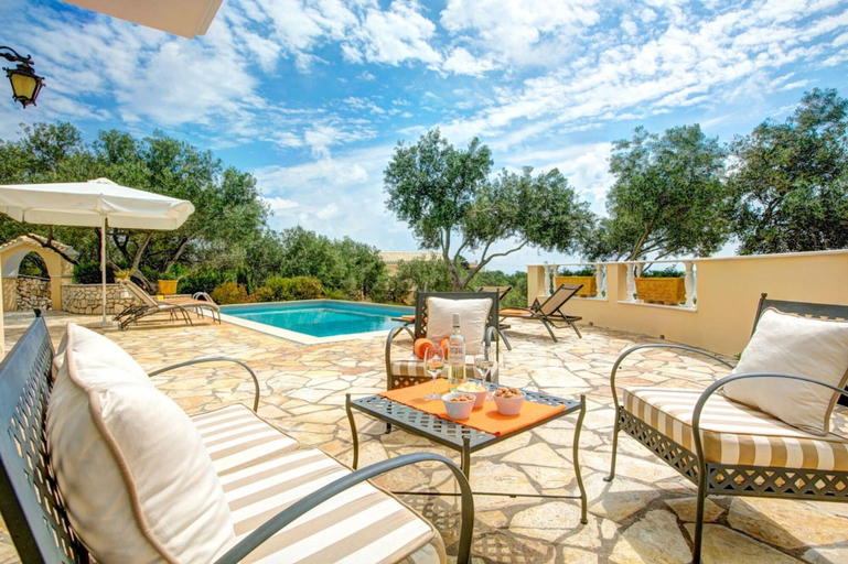 Room 2, Kalliope Villa - Classic Modern With a Splash of Glam, Ionian Islands