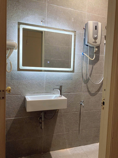Bathroom 5, Papaya Hotel & Café 2, District 1