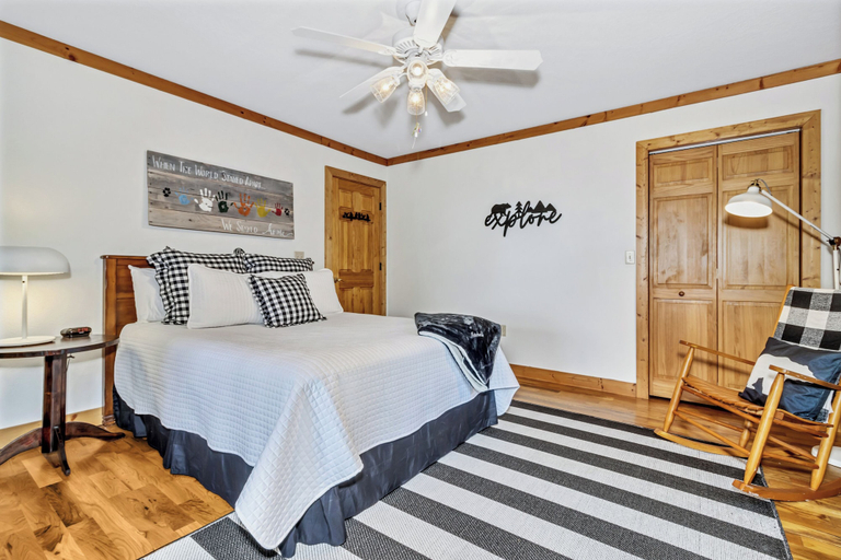 Bedroom 2, Gateway Getaway, McDowell