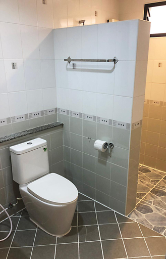 Bathroom 5, Zip Lounge & Apartments, Pattaya