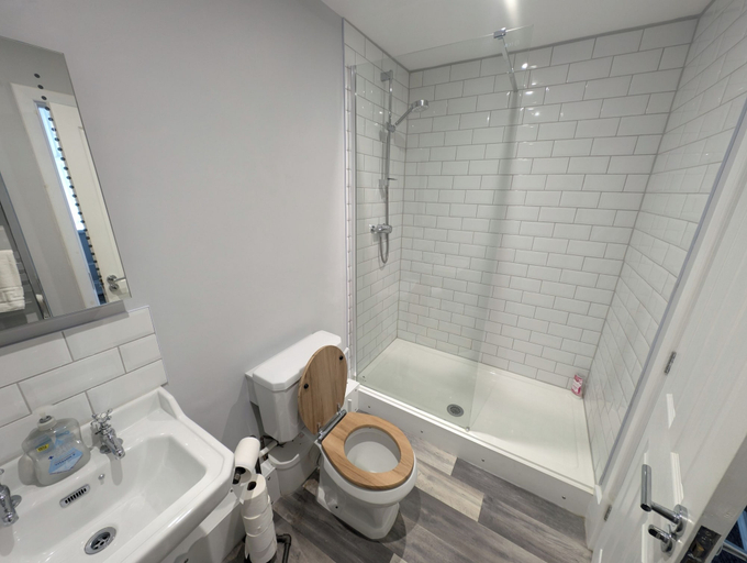 Bathroom 5, The Bear, Wiltshire