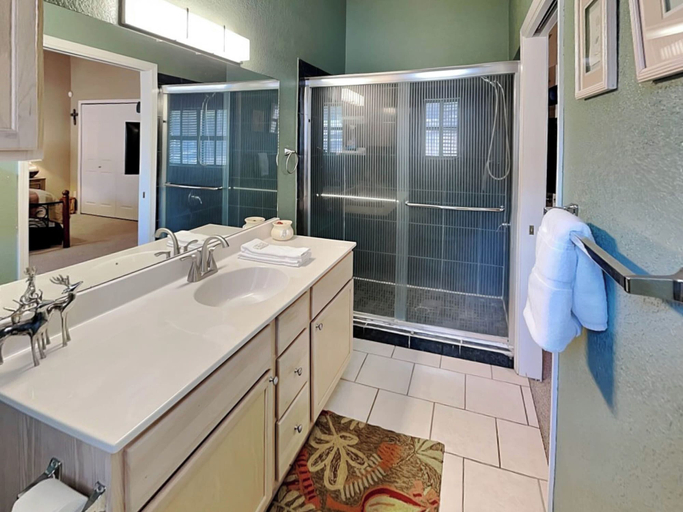 Bathroom 4, Touch of Santa Fe by Kokopelli Property Management, Lincoln