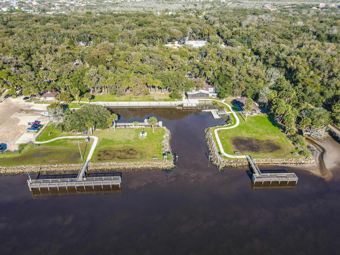 Room 3, Sea Colony Cottage - Beachside Cottage in Beachfront Community w Pool, Flagler