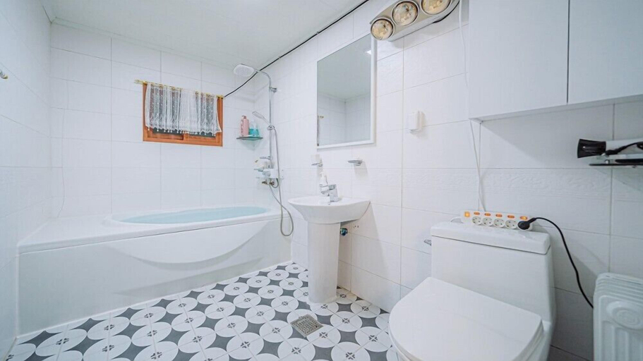 Bathroom, Romain Pension, Gapyeong