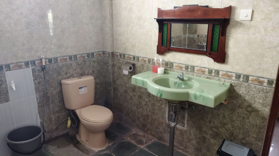 Bathroom 4, Glory Homestay, Yogyakarta