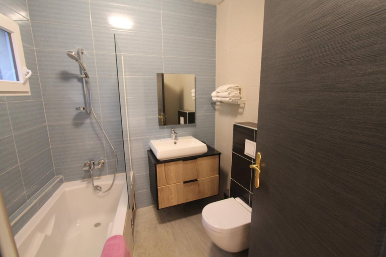 Others 4, MASSOU Residence, Mfoundi