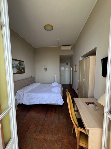 Bedroom 3, Hotel Petit Royal, Imperia