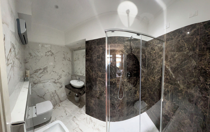 Bathroom 4, Hotel Petit Royal, Imperia