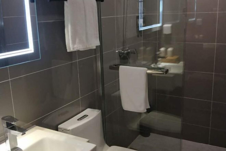 Bathroom 4, Rest Comfort Hotel (Wenzhou Oubei Shuangta Road), Wenzhou