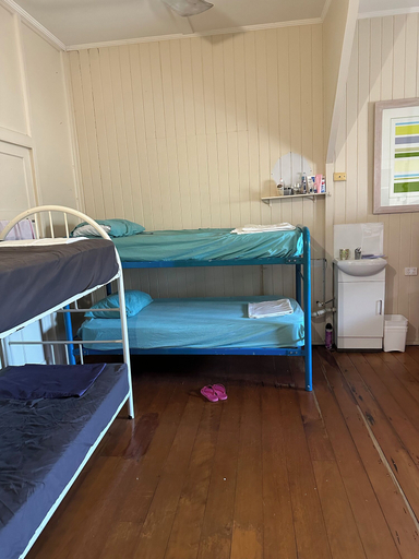 Bedroom 3, Mossman Exchange & Backpacker Resort, Douglas