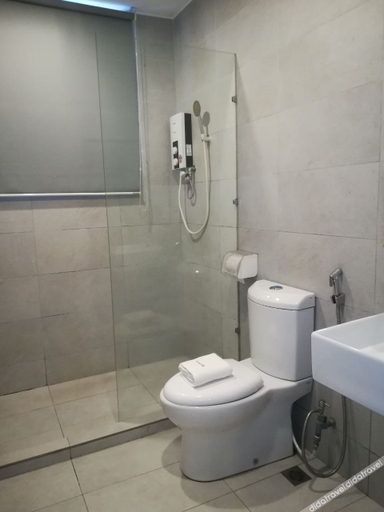 Bathroom 5, The Daily Hotel, Kota Kinabalu