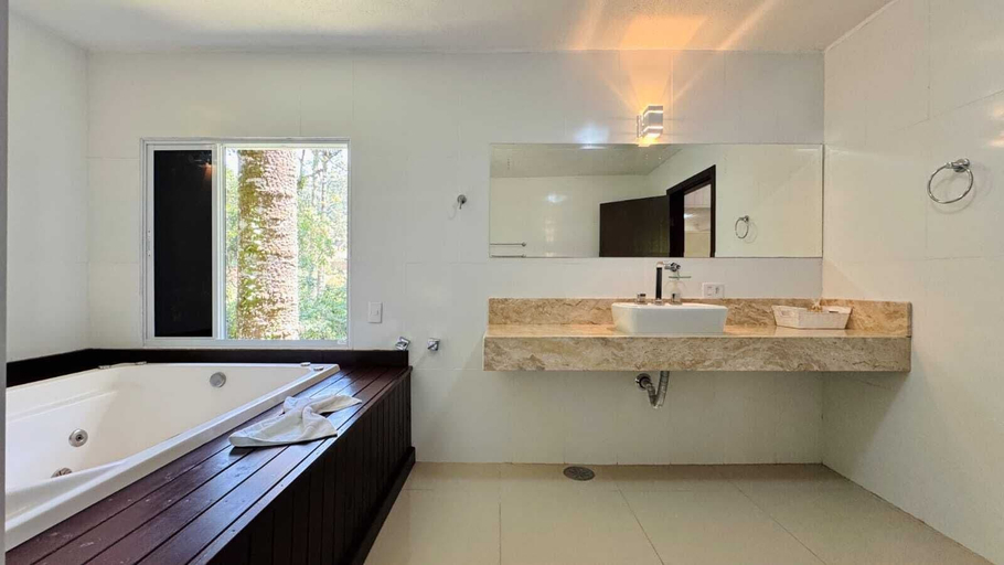 Bathroom 4, Vila Eremita Pousada, Camanducaia
