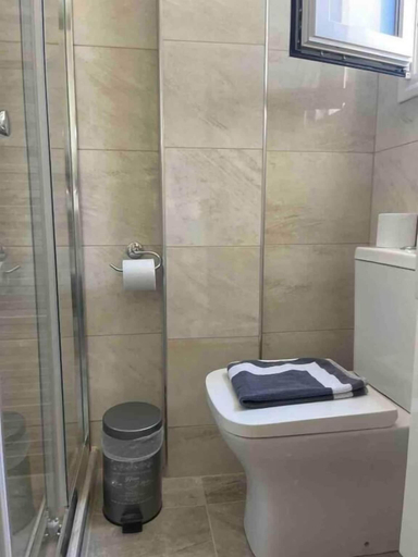 Bathroom 2, Gold Studio 4th floor, Attica