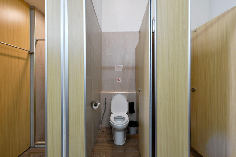 Bathroom 14