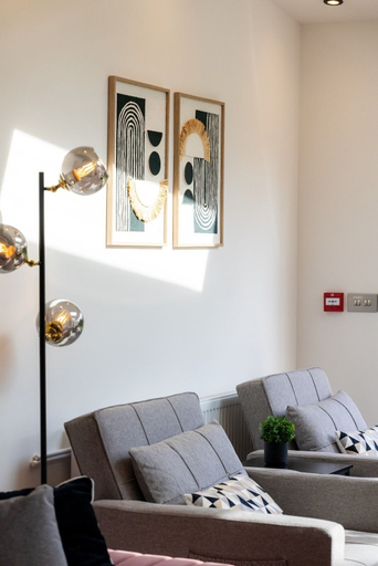 Others 5, Luxury 8 Bed Home Manchester, Manchester