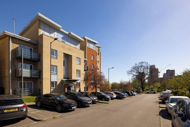 Exterior & Views 2, 2 Bedrooms Apartment in Wembley, London