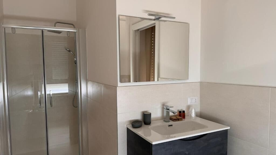 Bathroom 5, ESTELLE, Bari