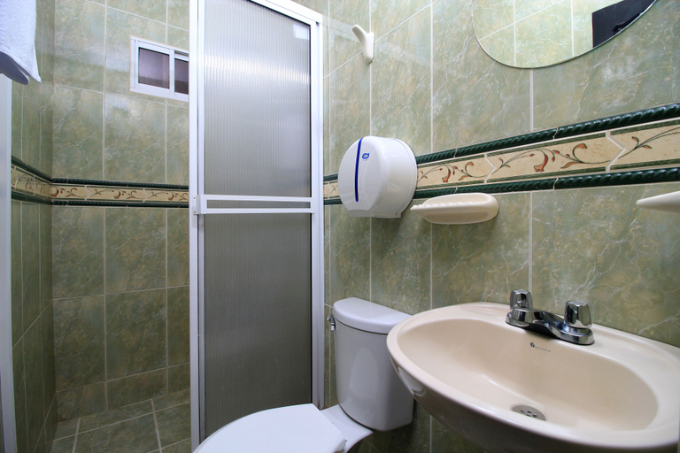 Bathroom 3, ホテルロダデロインバイGEHスイーツ, Santa Marta (Dist. Esp.)