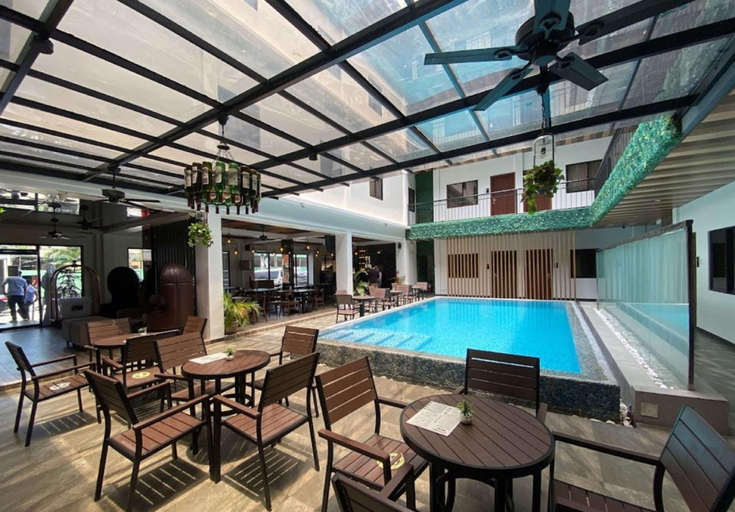 Food & Drinks 5, SureStay Plus by Best Western AC LUXE Angeles City, Mabalacat