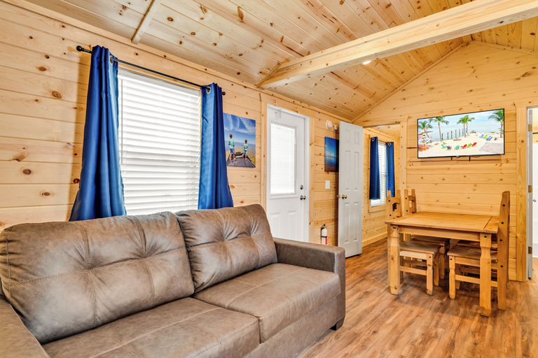 Others 4, Cabins at Bonefish Bay, Monroe