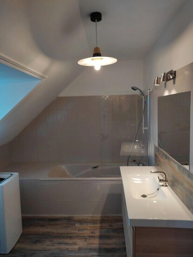 Bathroom 5, Résidence des dunes, Finistère