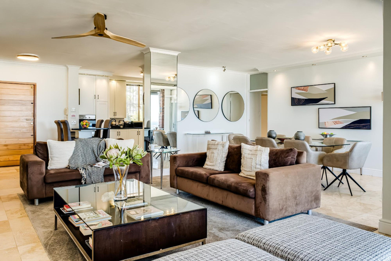 Room 4, Camps Bay Beachside 2bed w Sea View Cloud 9, City of Cape Town