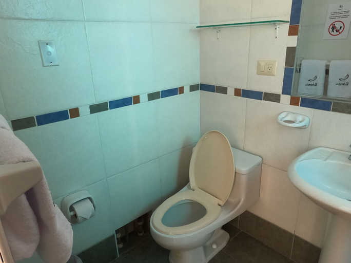 Bathroom 4, Eco Bunnu Inn, Cusco