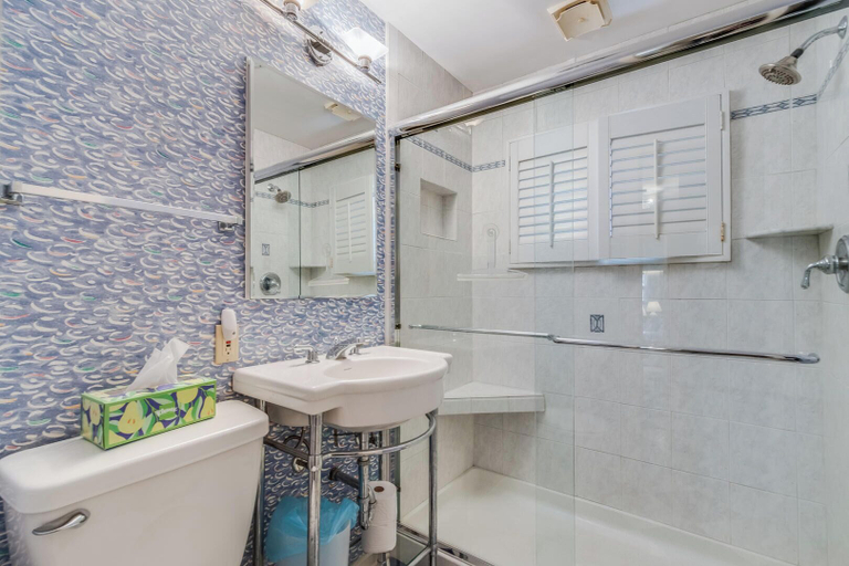 Bathroom 4, OAK Avenue 77, Sussex