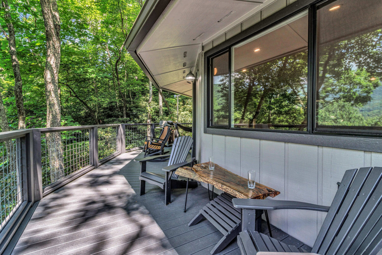 Others 4, The Upper Deck, Buncombe