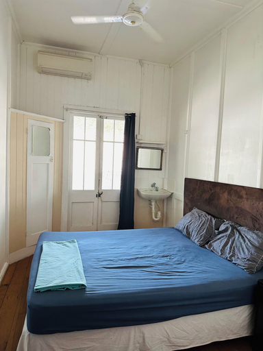 Bedroom 5, Mossman Exchange & Backpacker Resort, Douglas