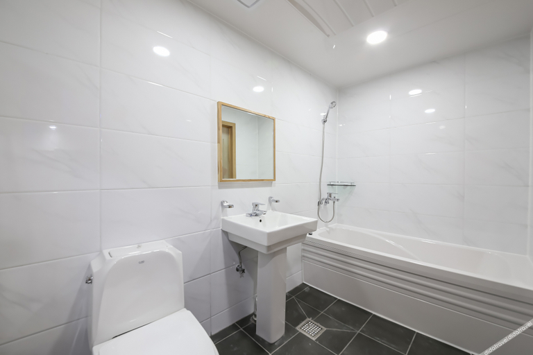 Bathroom 3, Iksan Olive, Iksan