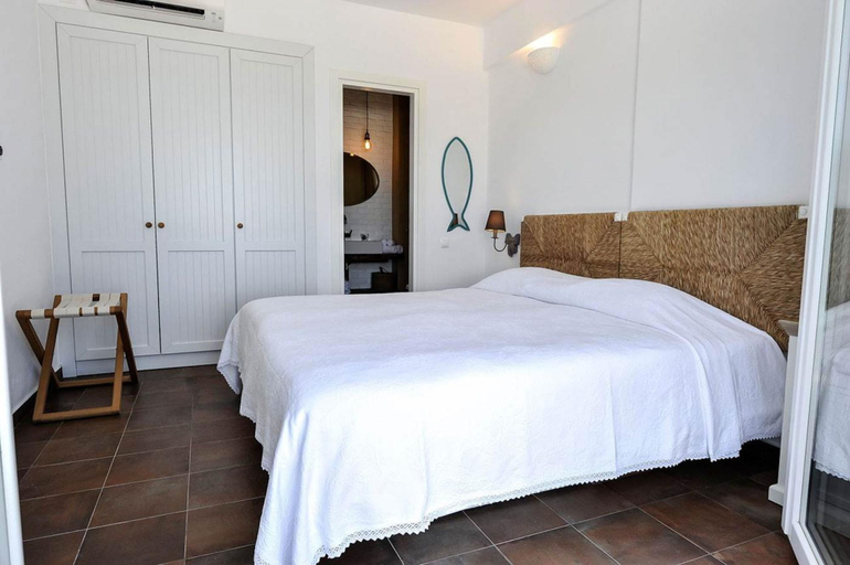 Room 5, Apeiron II Villa - Sunny Modern Pool - Walk to Gaios, Ionian Islands