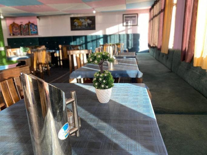 Food & Drinks