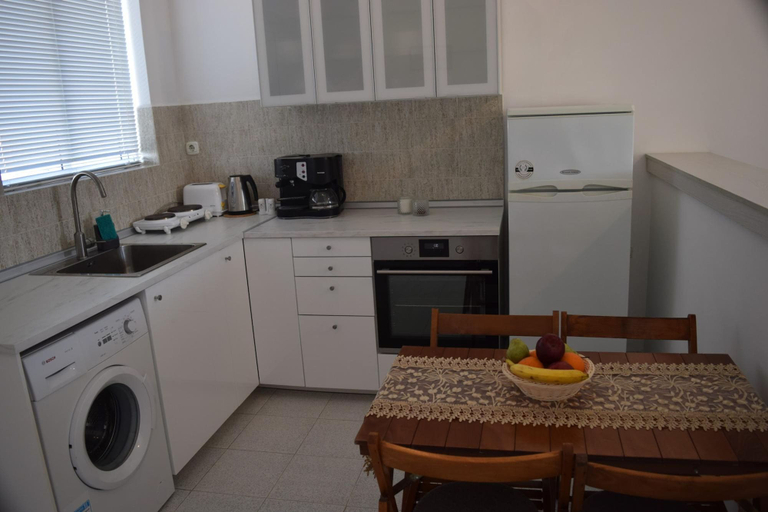 Room 2, Lefteris Spacious APT Near Ialysos Beach, South Aegean