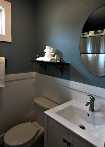 Bathroom 4, Lake Wentworth Inn, Carroll