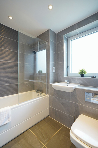Bathroom 3, Serenity by the Water 3 bedroom London, London