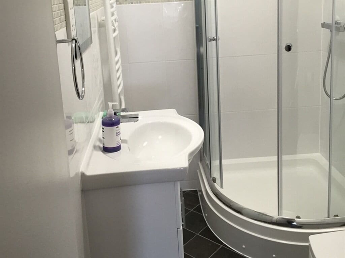 Bathroom, Ilford Central Apartments, London