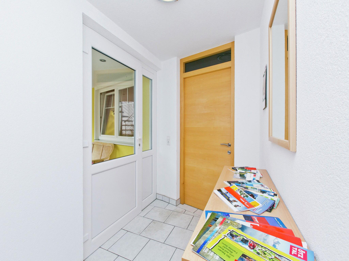 Others 5, Apartment in Strengen near Ski Bus, Landeck