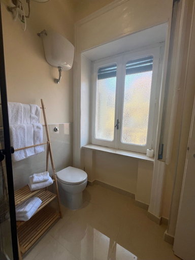 Bathroom 5, Domus Schipa, Napoli