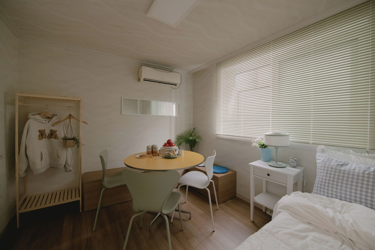 Bedroom 2, Wave House, Mapo