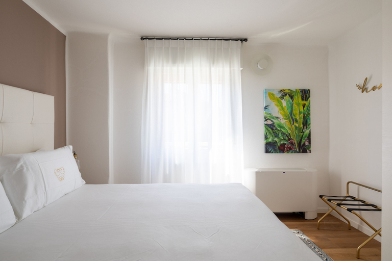 Others 5, Vis a Vis Apartments, Trieste